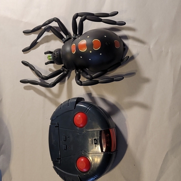 Fantasma Toy Spider 🕷and  Remote - Picture 1 of 10